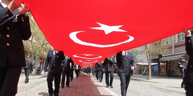 Iğdır’da dev Türk bayrağıyla yürüyüş