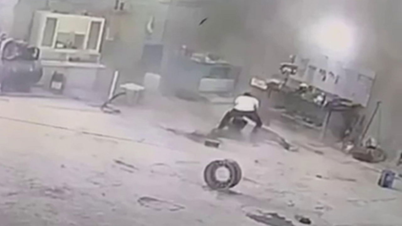 Iğdır'da hava basılan yük aracının lastiğinin patlaması sonucu 1 kişi öldü