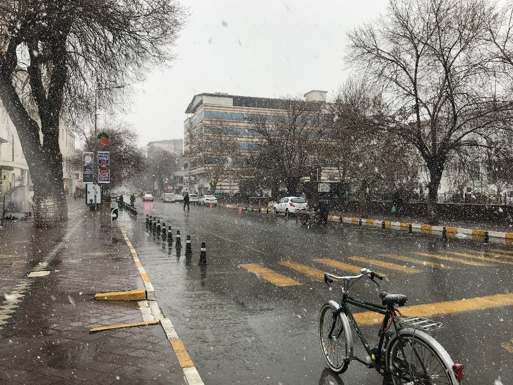 Iğdır’da kar yağışı başladı 