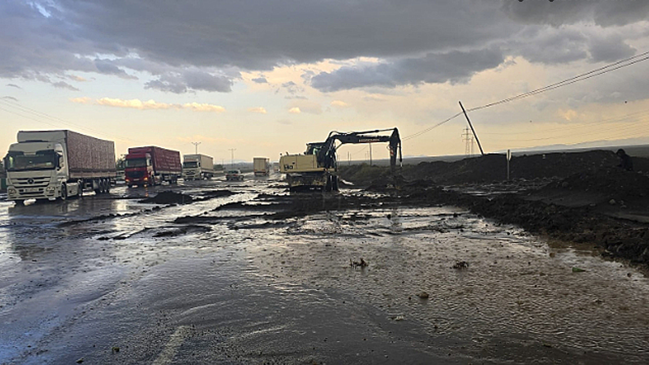 Iğdır'da sağanak yağış: Evleri su bastı!