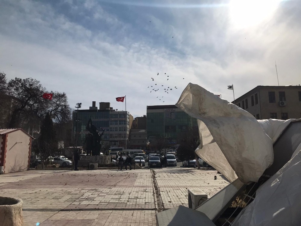 Iğdır’da şiddetli fırtına etkili oldu 