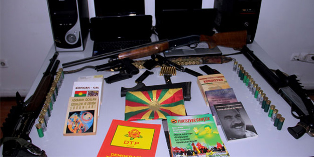 PKK yandaşı 2 memur gözaltına alındı