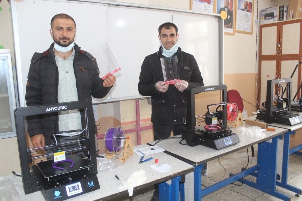 Iğdır’da yüz koruyucu maska üretimi 