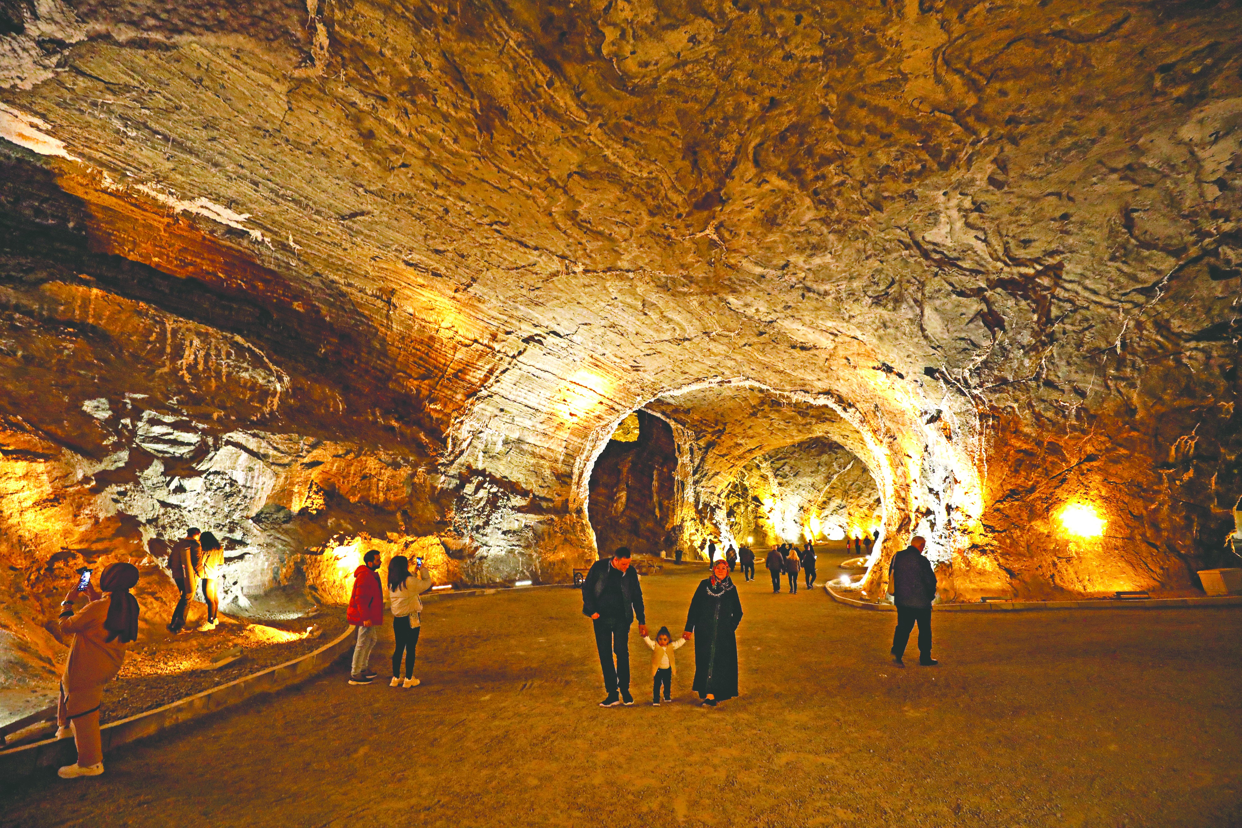 Iğdır’daki tuz mağaraları bayram tatilinde 10 bin ziyaretçi ağırladı