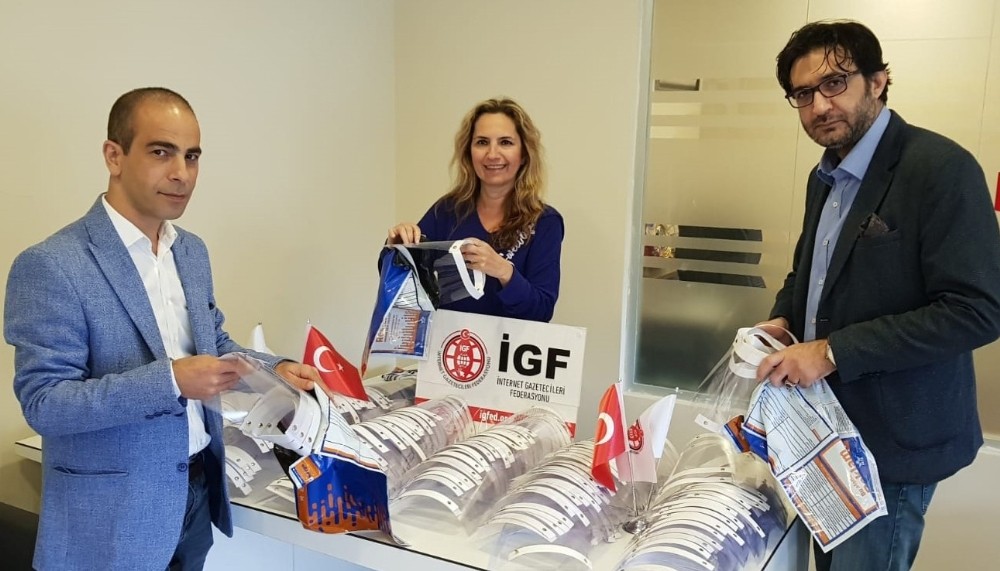 İGF’den gazetecilere siperlik maske desteği 