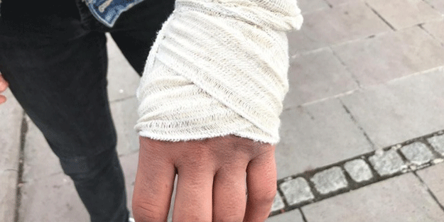 İğne yaptırdığı sağlıkçıyı 'canım acıdı' diyerek darp etti