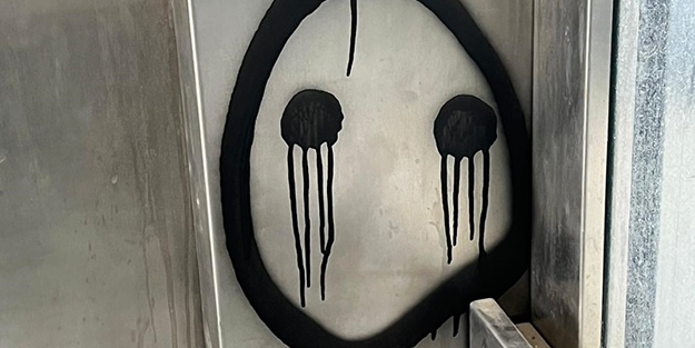 İğrenç alışkanlık yine hortladı! Şehidin adını taşıyan yere neler yaptılar neler