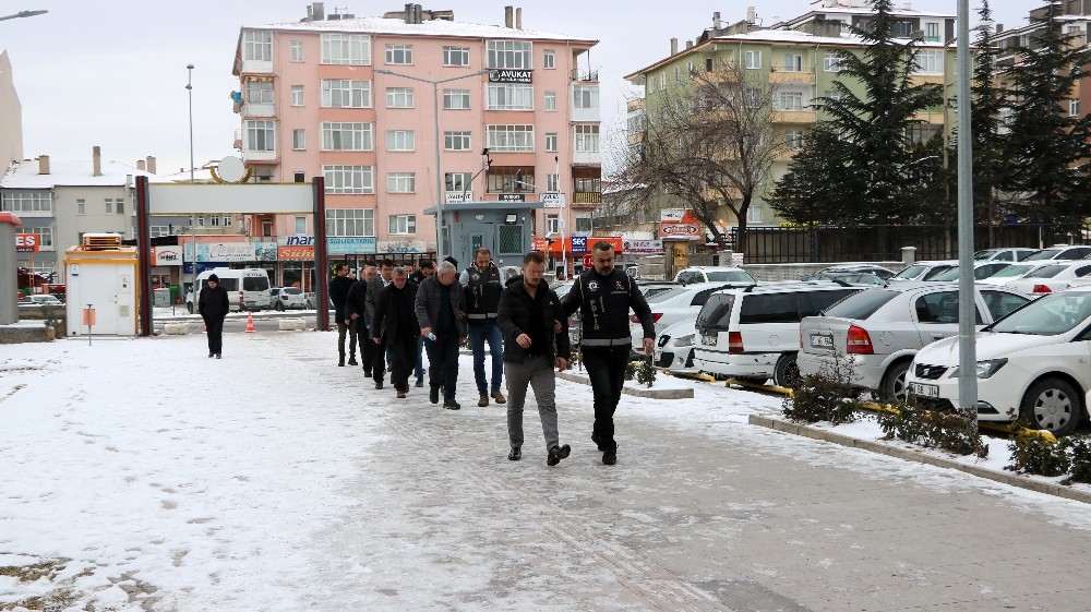 İhale operasyonunda 10 şüpheli adliyede 