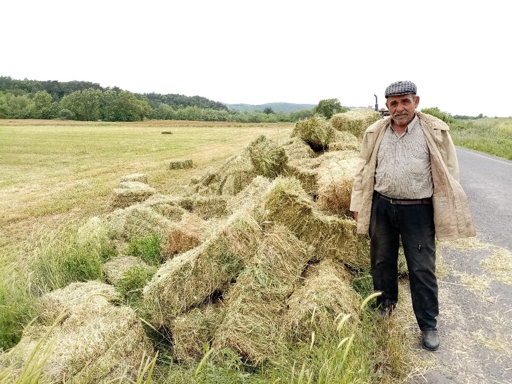 İhanete uğrayan çiftçinin balyalarını jandarma kurtardı 