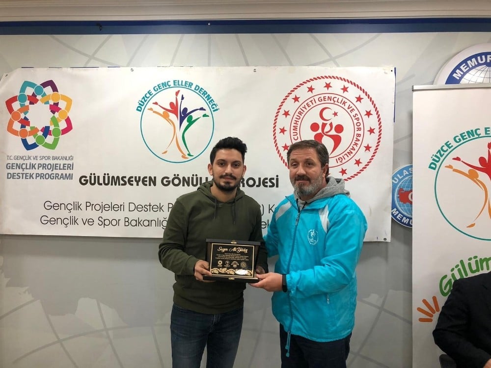 İHA’ya gençlerden teşekkür plaketi 