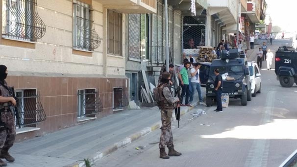 İhbar geldi! Özel kuvvet mahalleyi kuşattı