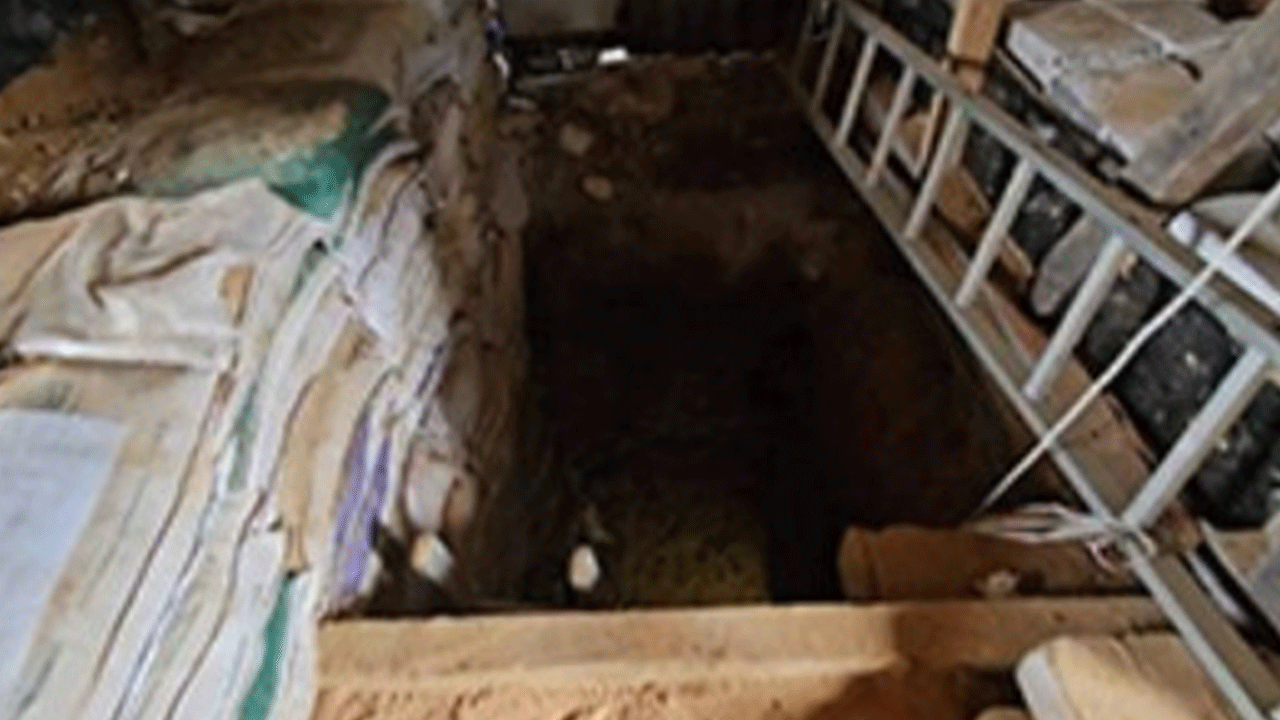 İhbar üzerine jandarma harekete geçti: Yerin 15 metre altına iniyor!