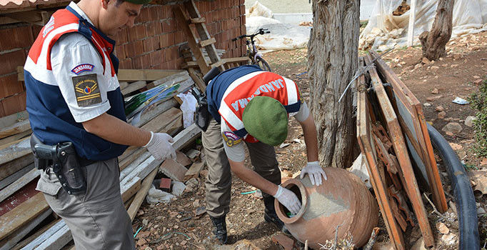 İhbara giden jandarma hazine buldu