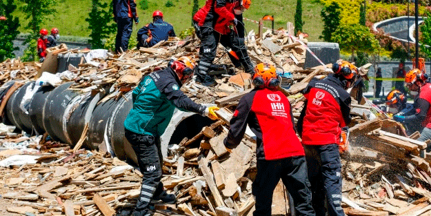 İHH arama kurtarma ekipleri 265 kişiyi enkazdan sağ çıkardı
