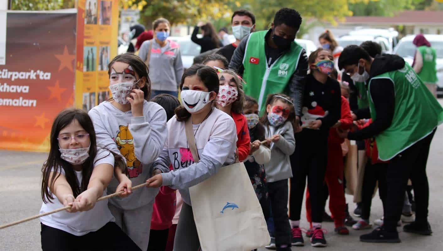 İHH çocukları ‘Oyuncak Bayramı’ ile sevindiriyor
