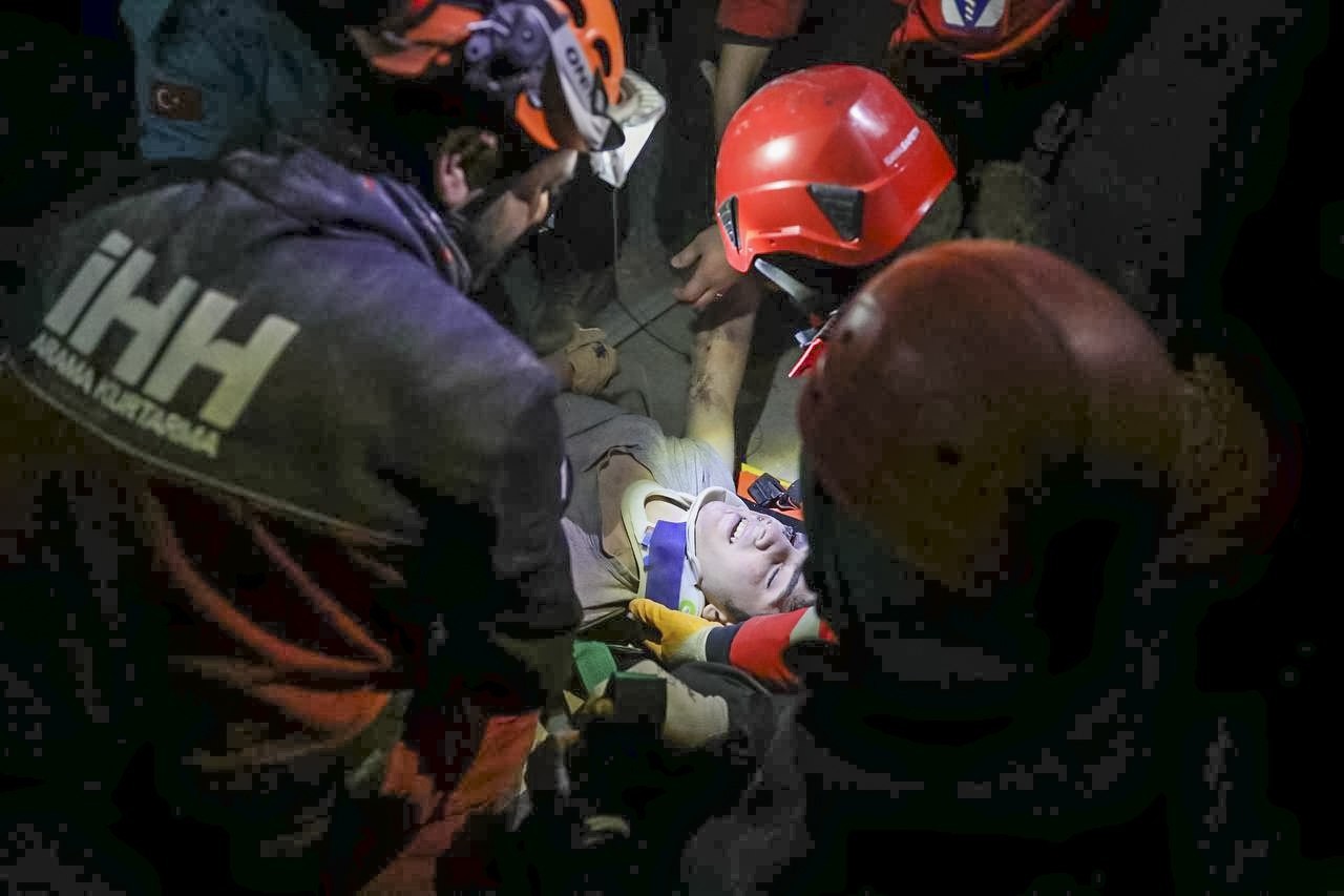 İHH deprem bölgesinde yüzbinlerce kişiye destek ulaştırdı