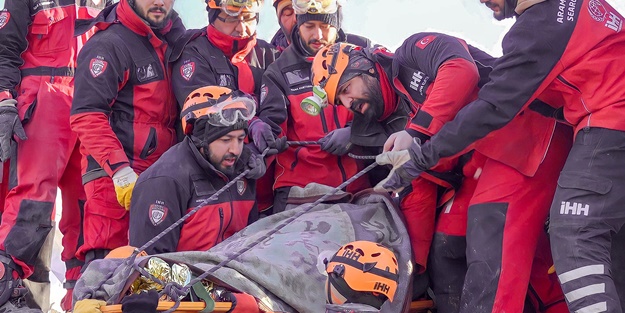 İHH ekipleri 265 kişiyi enkazdan sağ çıkardı