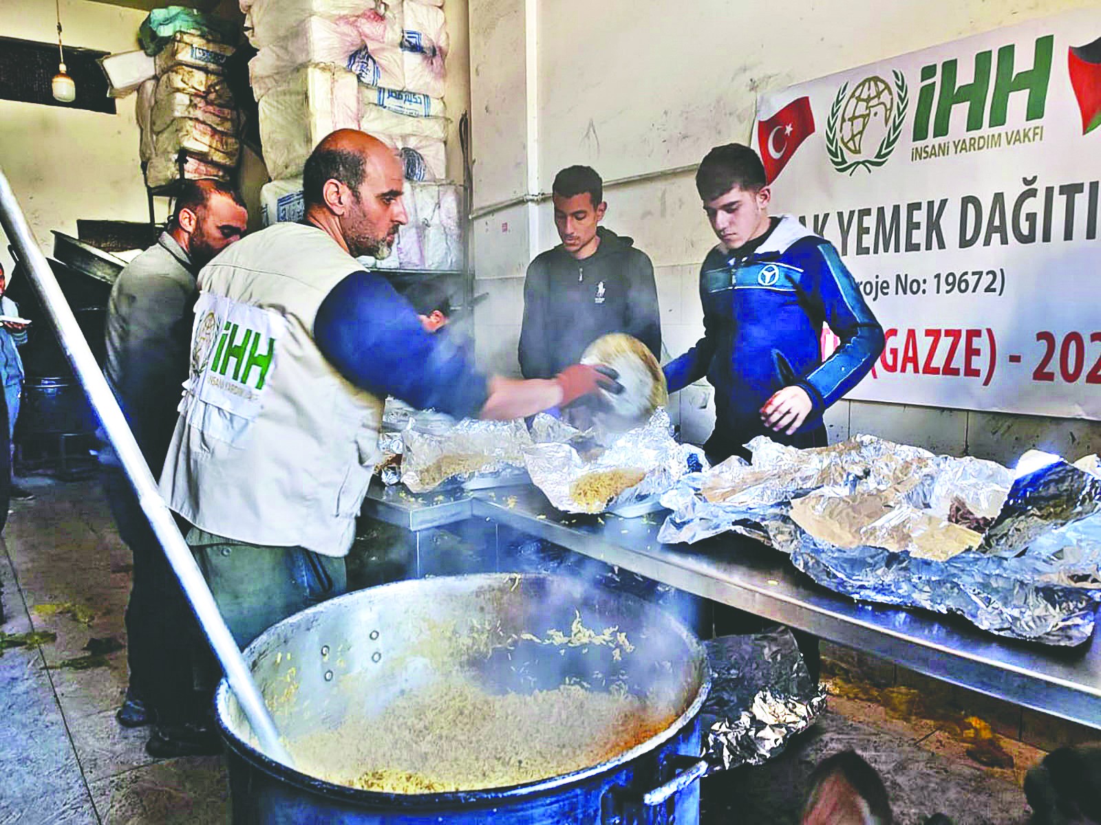 İHH, her gün 48 bin insana iftar yemeği veriyor