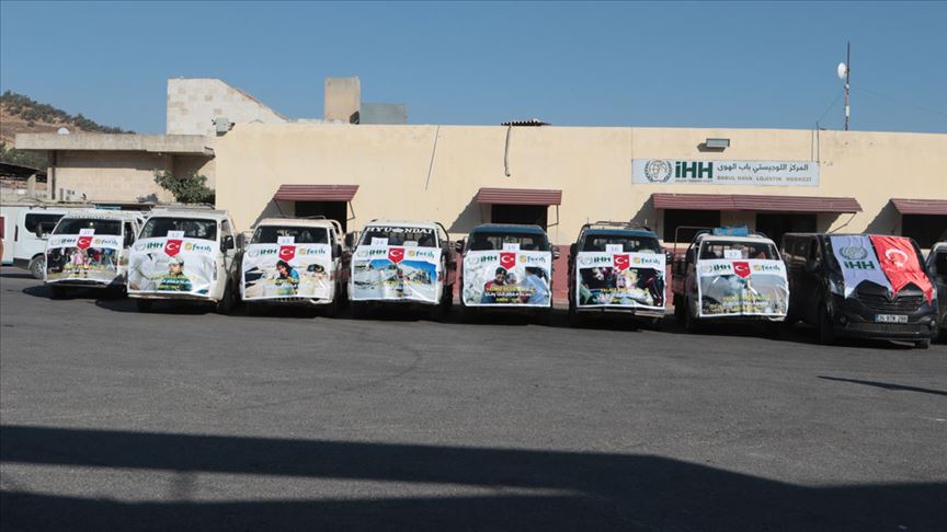 İHH İnsani Yardım Vakfı ve Fetih-Der'den İdlib'e yardım konvoyu