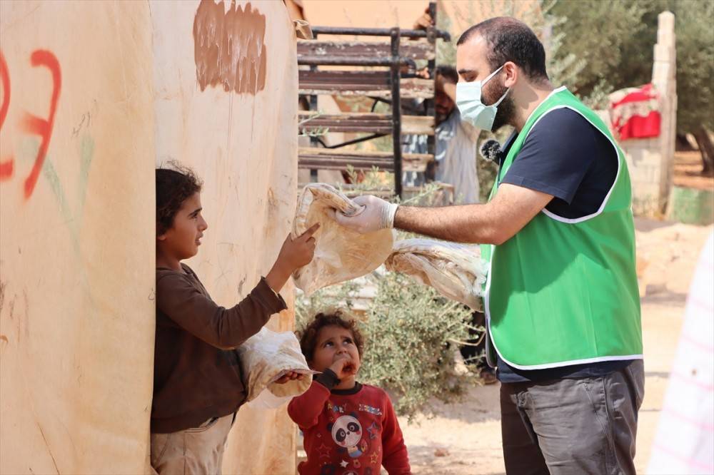 İHH, Suriye’de günde 300 bin ekmek dağıtıyor