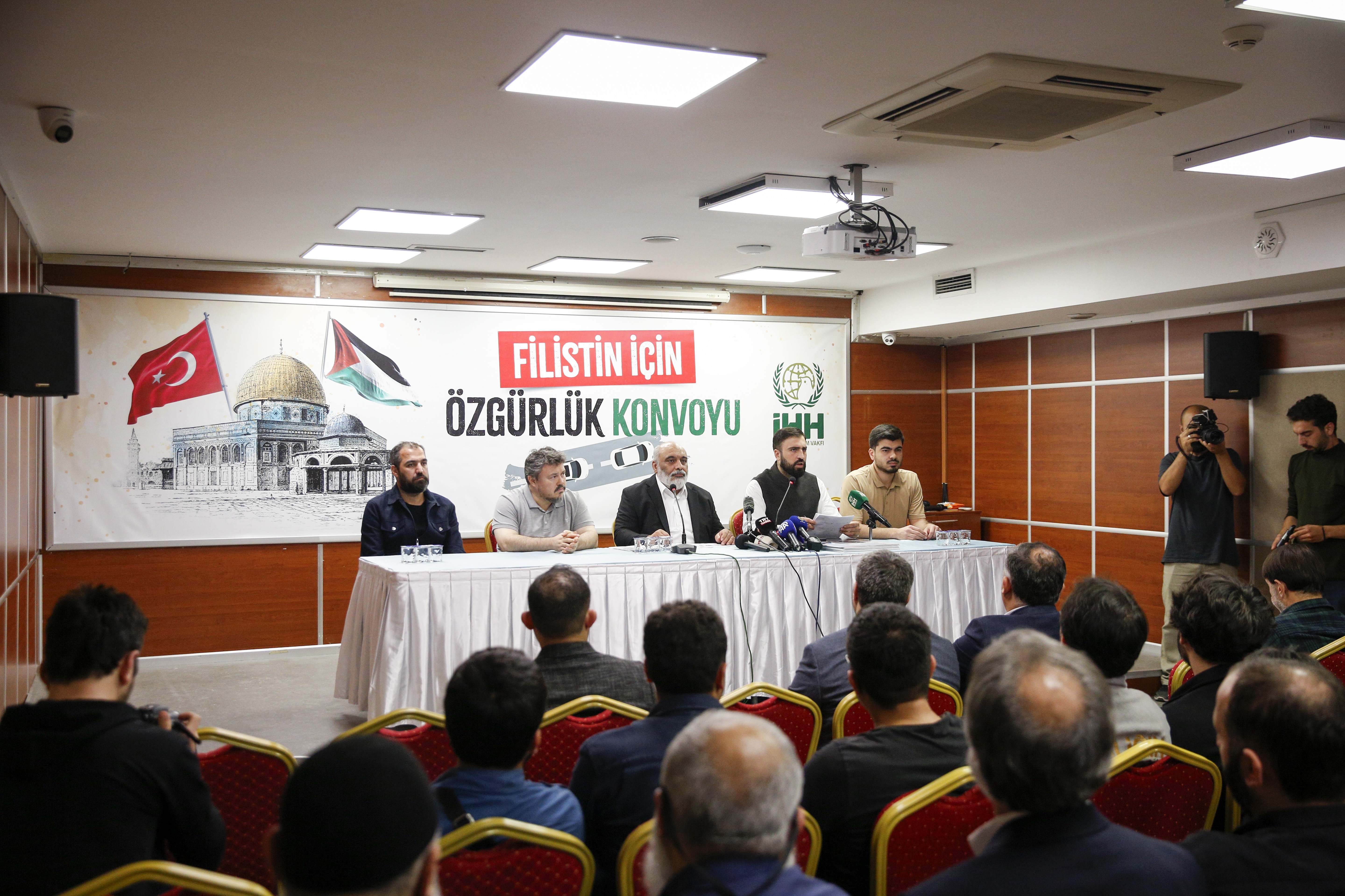 İHH: Tüm Türkiye’den araçlarla İncirlik’e gidiyoruz!
