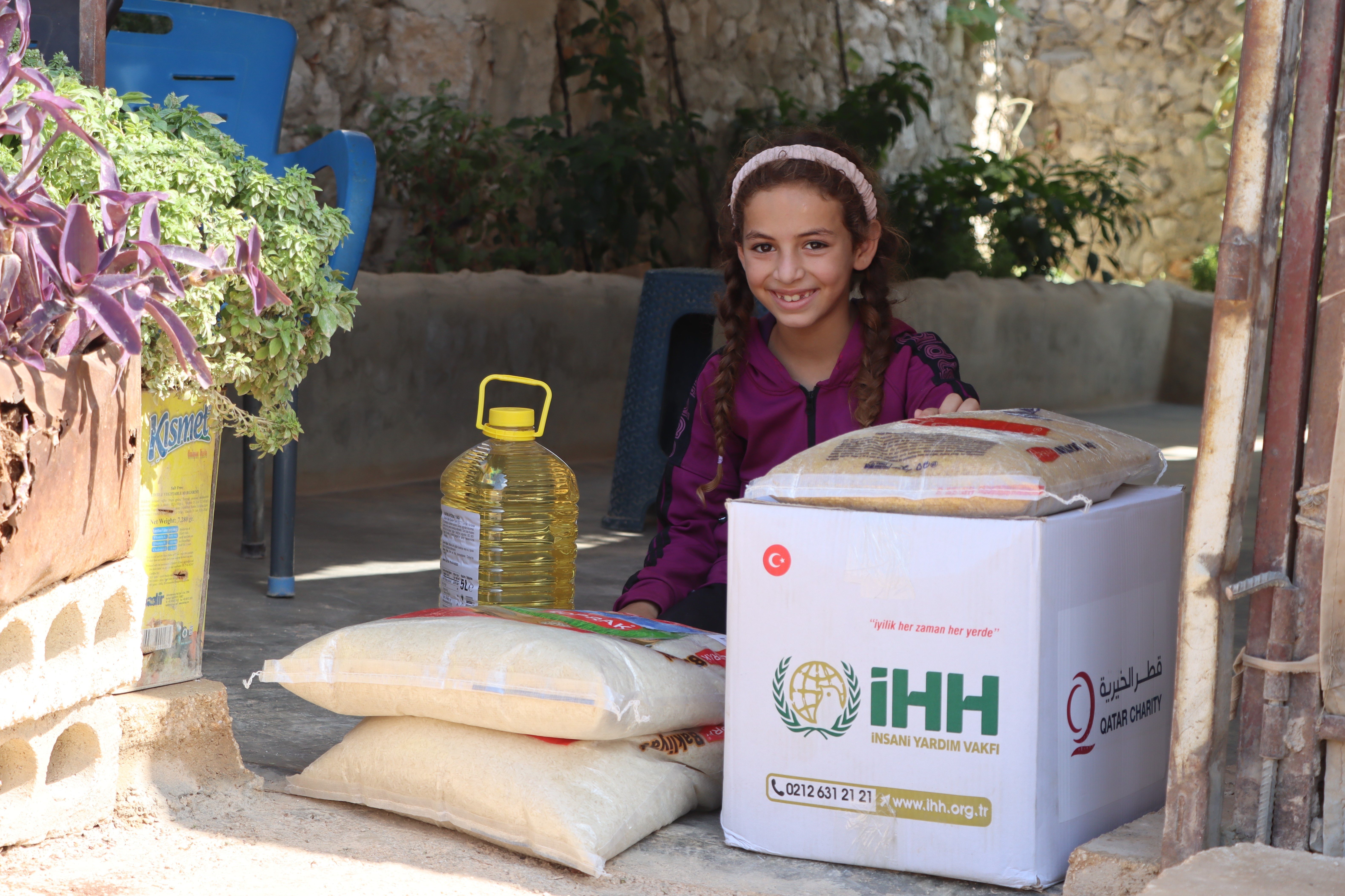 İHH ve Katar Charity’den Suriye’deki depremzedelere gıda desteği