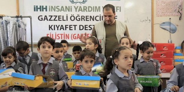 İHH'dan Gazzeli 2 bin öğrenciye kıyafet yardımı