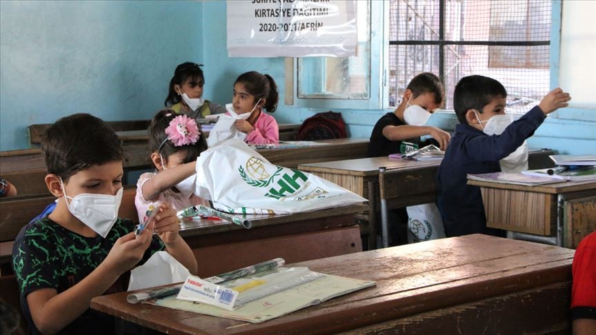 İHH’dan İdlİb’de 20 bin öğrenciye kırtasiye desteği