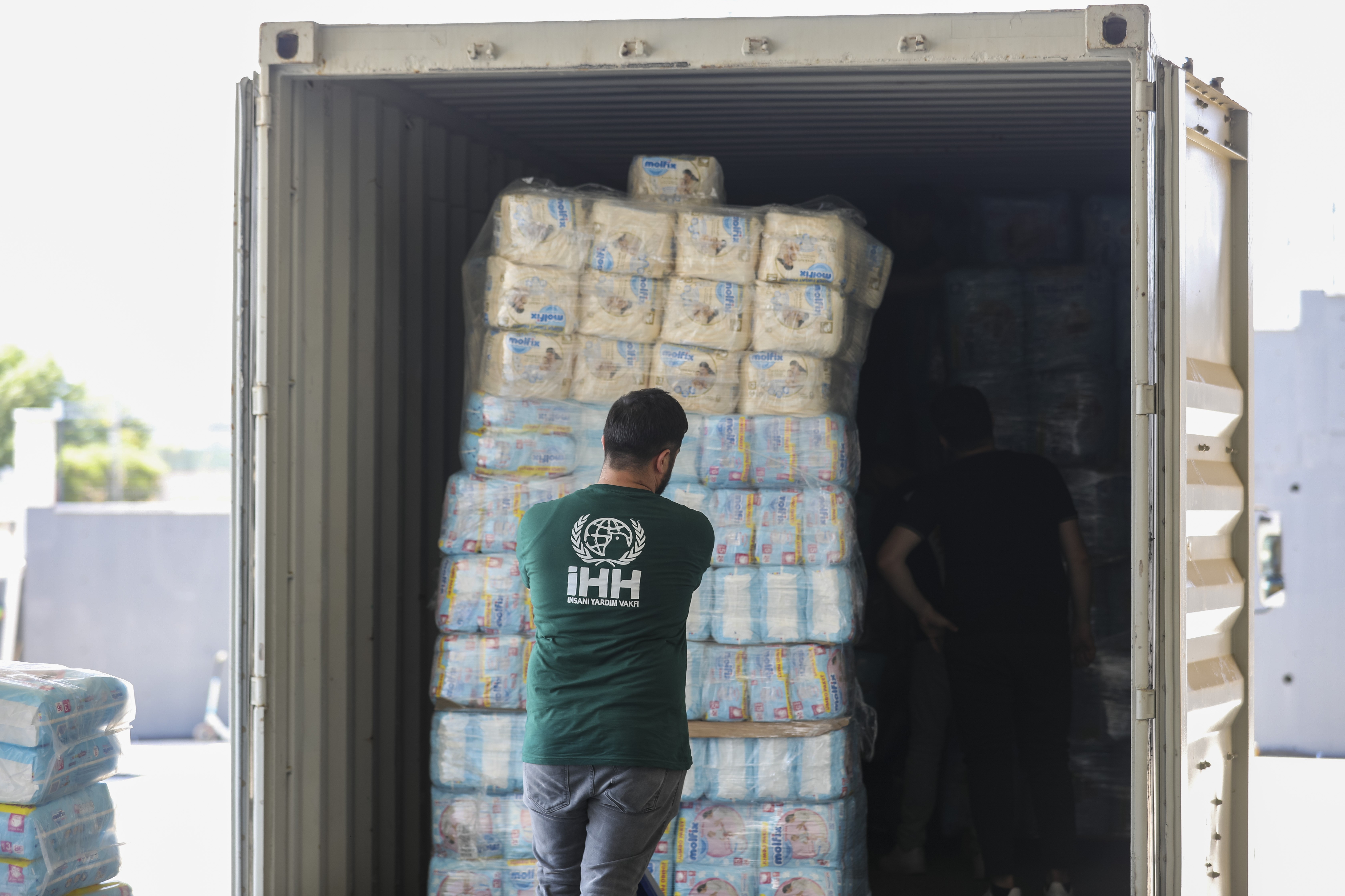 İHH’dan Sudan’a 15 konteynerlik yardım malzemesi