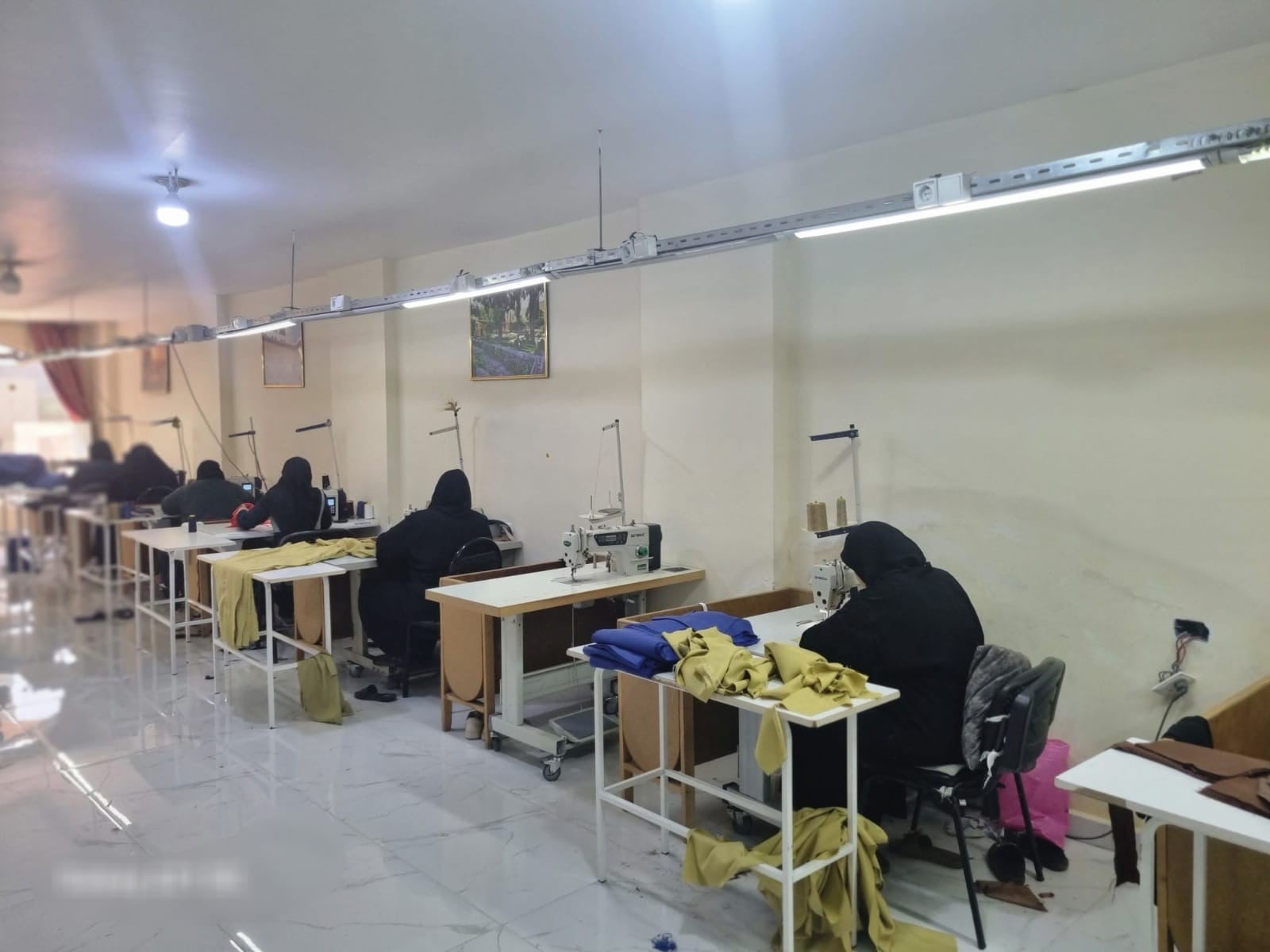 İHH’nın Suriye’deki terzilik atölyesinde 32 kadın istihdam ediliyor: Yılda 2 milyon kişiye kıyafet yardımı