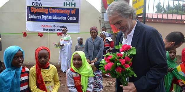 İHH'nın yetim eğitim merkezinde ilk ders İskender Pala'dan