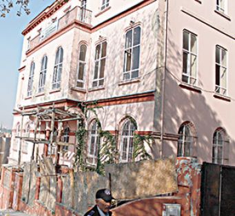 İHL binası çürüyor