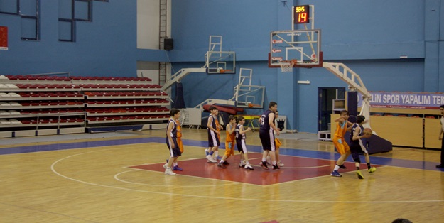 İhlas Koleji zirveye göz kırptı