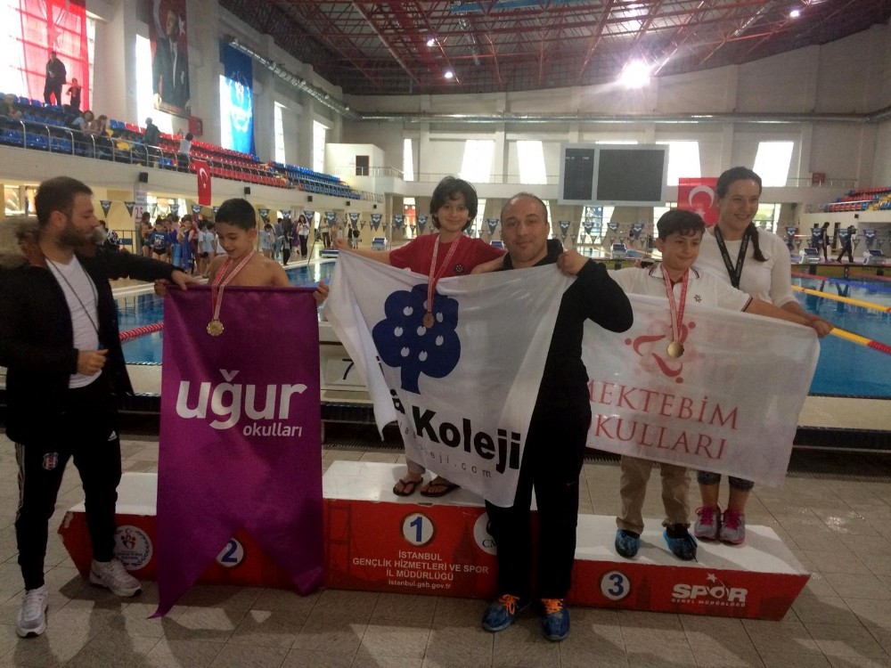İhlas Kolejine yüzmede 4 altın madalya 