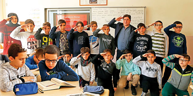 Mehmetçik vatan nöbetinde onlar kur’an başında