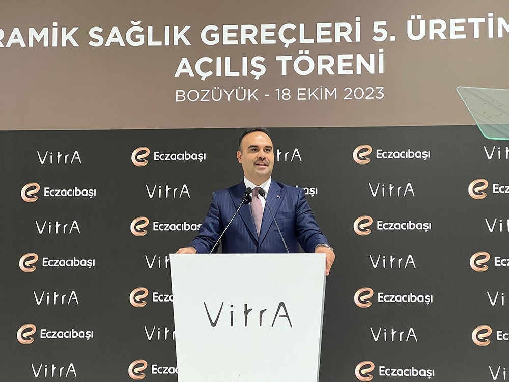 "İhracatımız, geçtiğimiz yıl yeni bir rekora imza atarak 254 milyar dolara ulaştı"