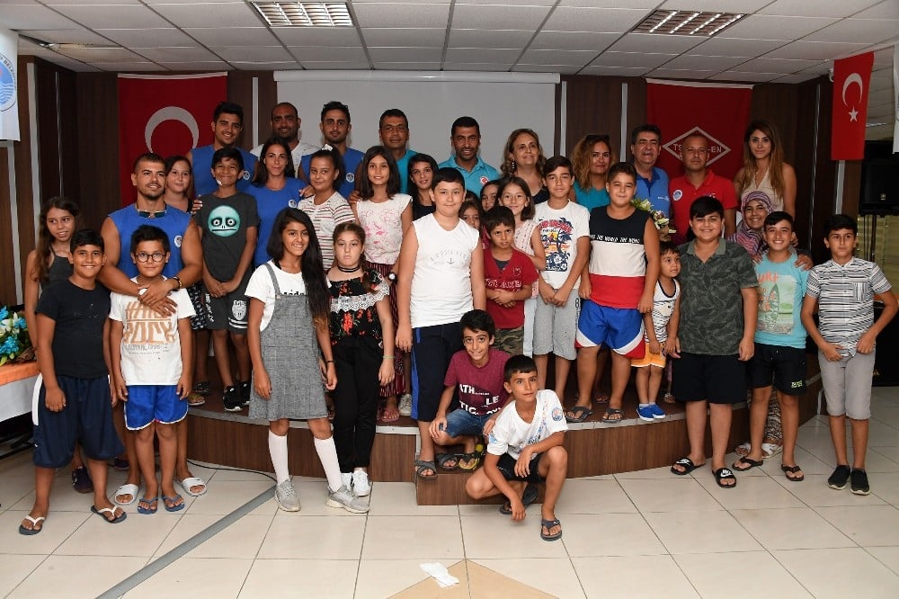 İhsaniye Mahallesindeki 40 çocuğa yüzme eğitimi verildi 