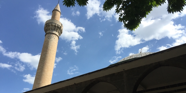 İhtişamıyla göz dolduruyor: İskender Paşa Camii