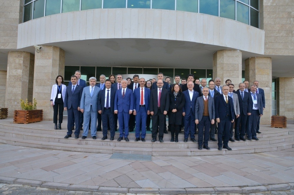 İhtisaslaşan 15 pilot üniversitenin rektörleri Kırşehir’de toplandı 