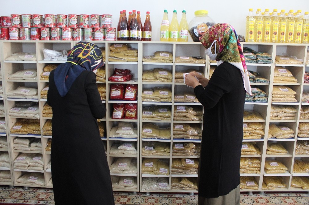 İhtiyaç sahibi vatandaşlar için mescit market oldu 