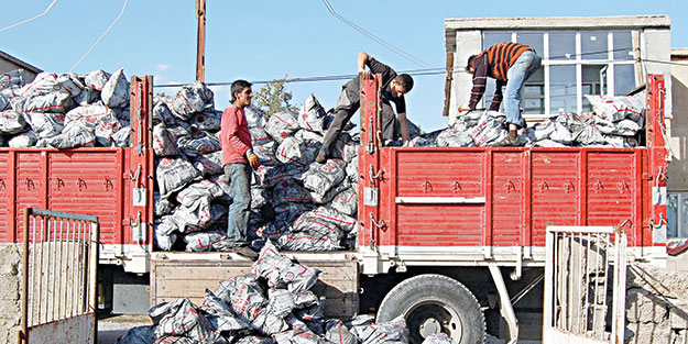 İhtiyaç sahiplerine 500 kilogram kömür yardımı