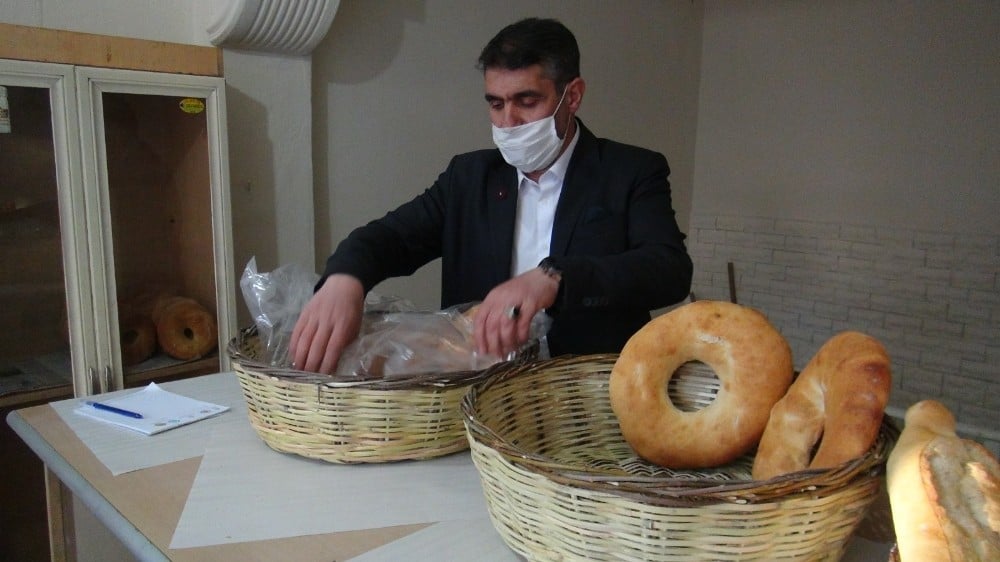 İhtiyaç sahipleriyle hayırseverleri buluşturan uygulama ’askıda ekmek’ 