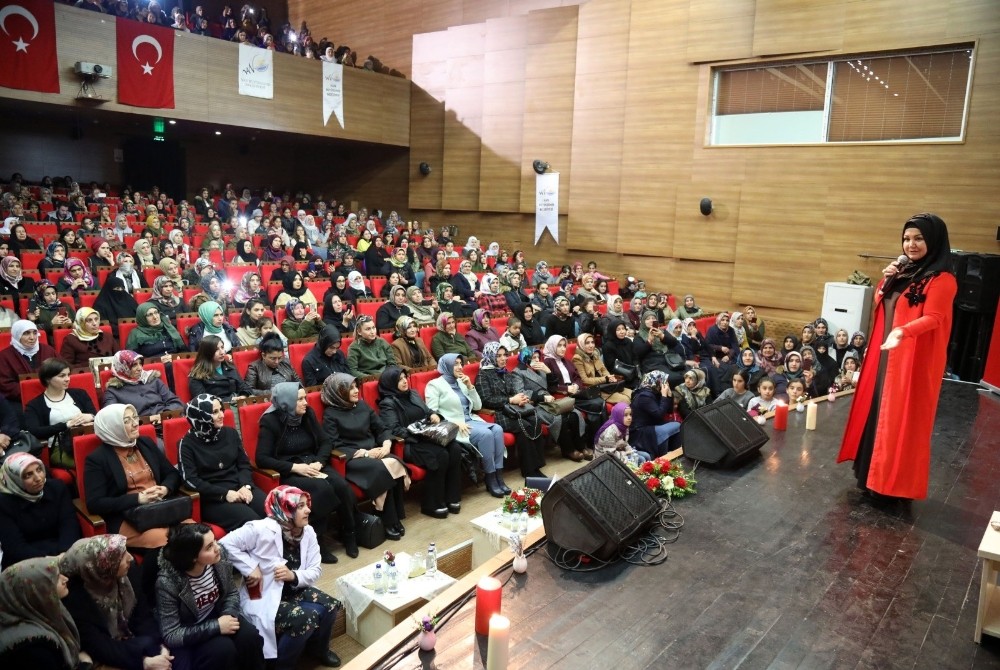 İkbal Gürpınar Vanlı kadınlarla buluştu 