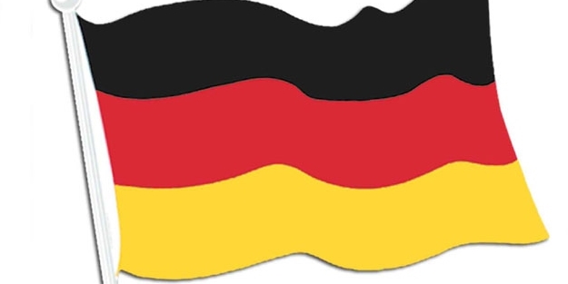 İki Alman kadın IŞİD'e yardım iddiasıyla yargılanıyor