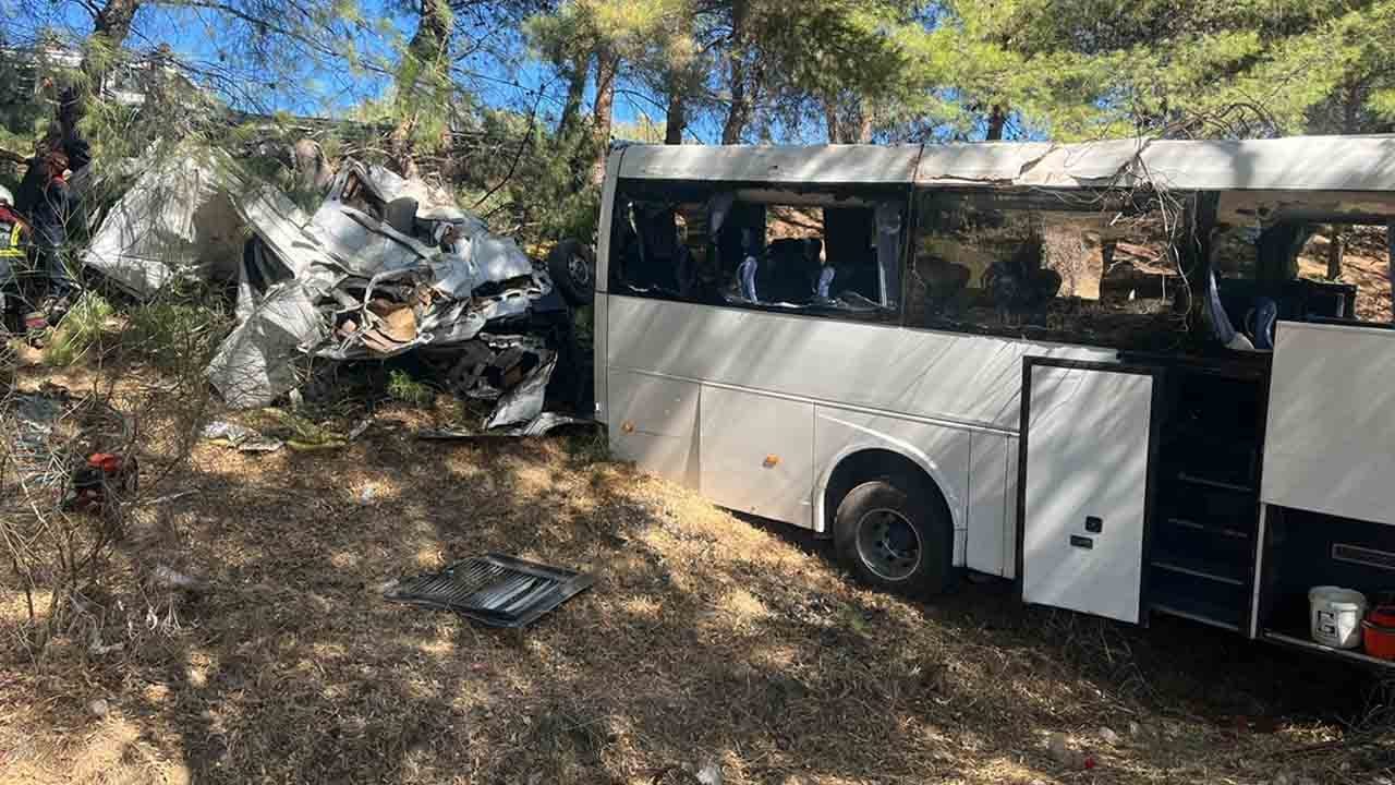 İki araç şarampole devrildi: İki kardeş hayatını kaybetti