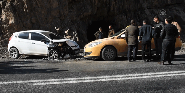 İki aracın çarpıştığı kazada 7 kişi yaralandı