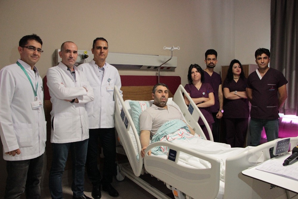 İki aşamalı karaciğer cerrahisi ile kanserden kurtuldu 