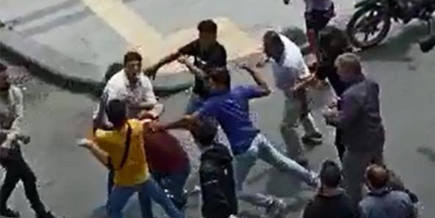 İki ayyaş, Erdoğan'a hakaret etti, cevabı vatandaşlar verdi
