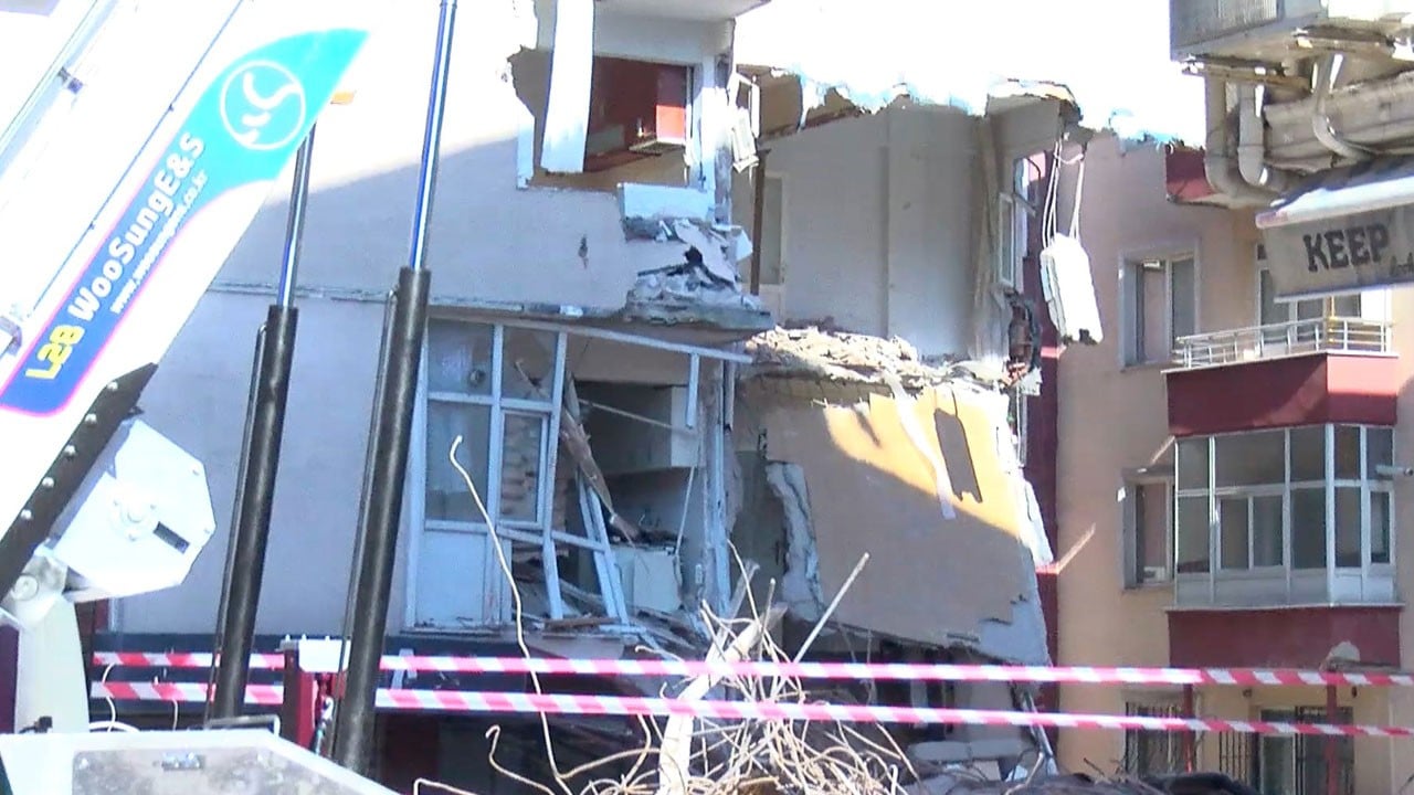 İki bina tahliye edildi! Deprem gibi sallandı, göz gözü görmedi