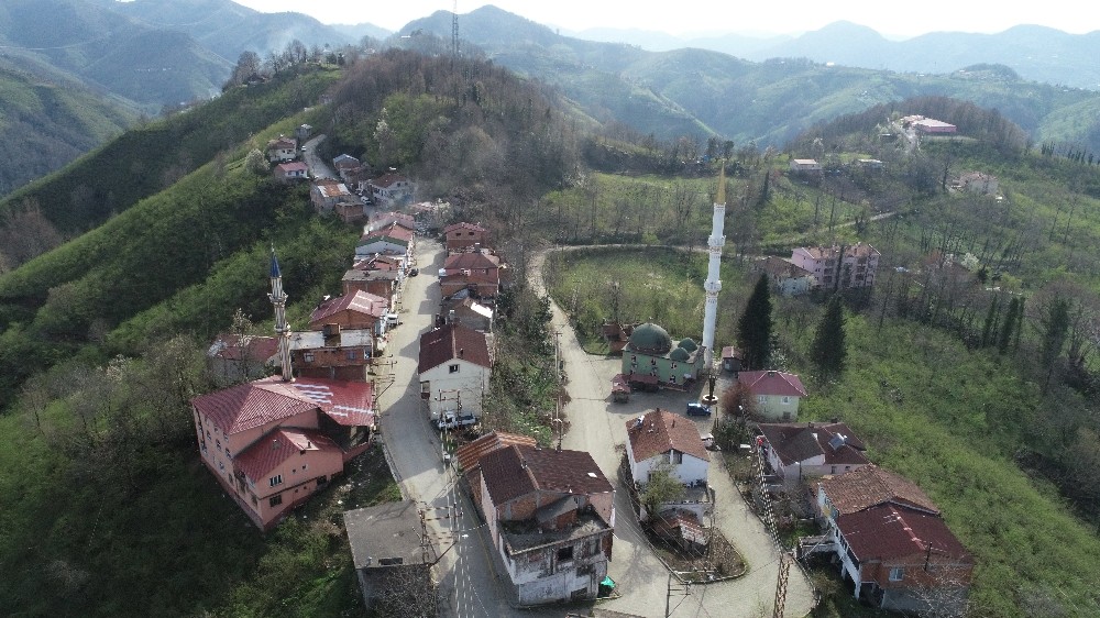 İki büyükşehrin arasında geçişin 5 adım olduğu mahalleliler, ‘şehirler arası yasaktan’ memnun 
